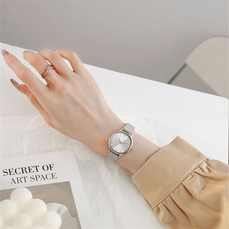 Minimalist Style Silver Round Mesh Strap Quartz Watch