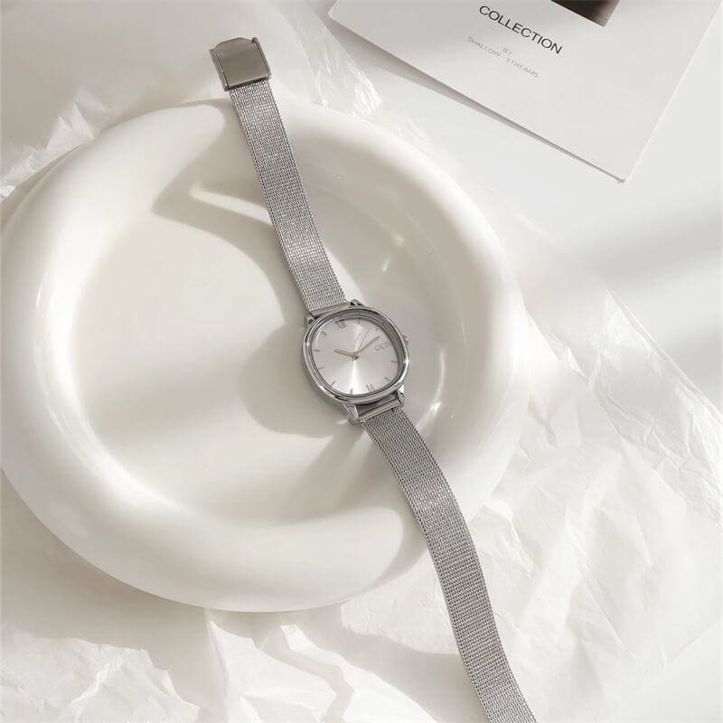 Minimalist Style Silver Round Mesh Strap Quartz Watch