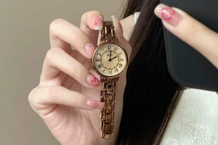 Stainless Steel Round Dial Women's Watch