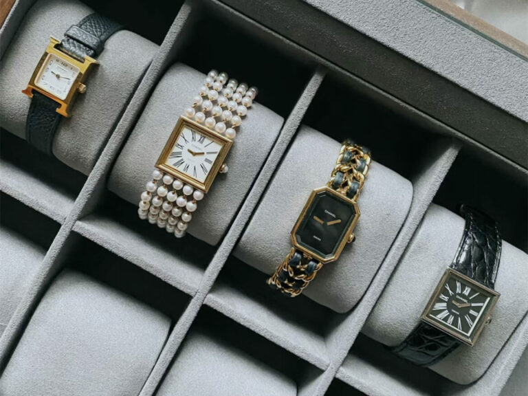 Women's watch display picture