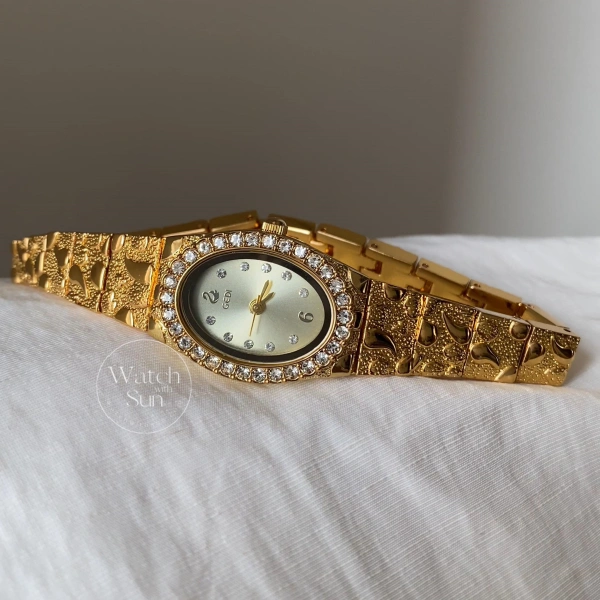 Vintage Style Oval Face Gold Bracelet Watch for Women