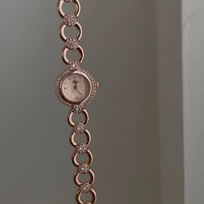 Vintage Style Dainty Round Face Rose Gold Bracelet Watch for Women