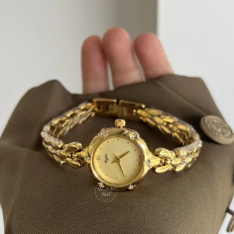 Vintage-Inspired Gold Round Face Bracelet Watch for Women