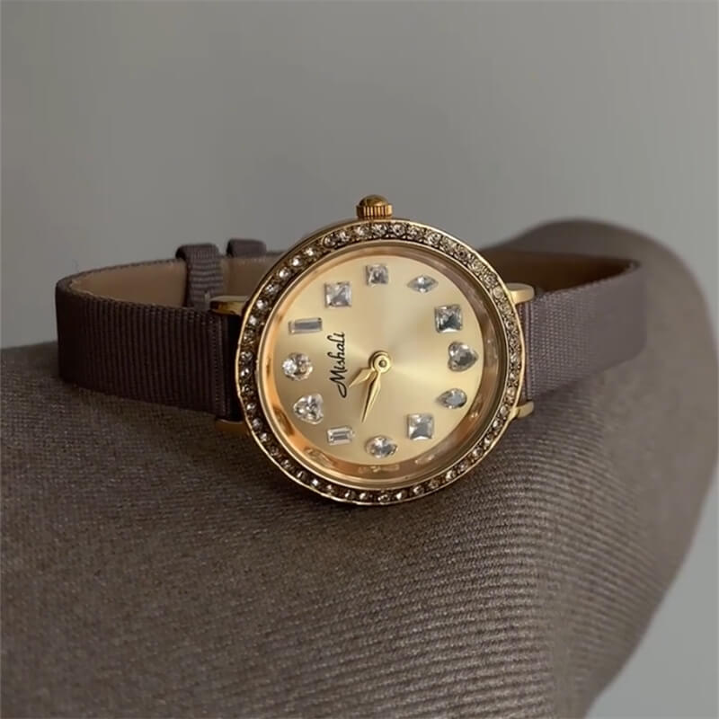 Vintage Style Gold Round Face Watch For Ladies