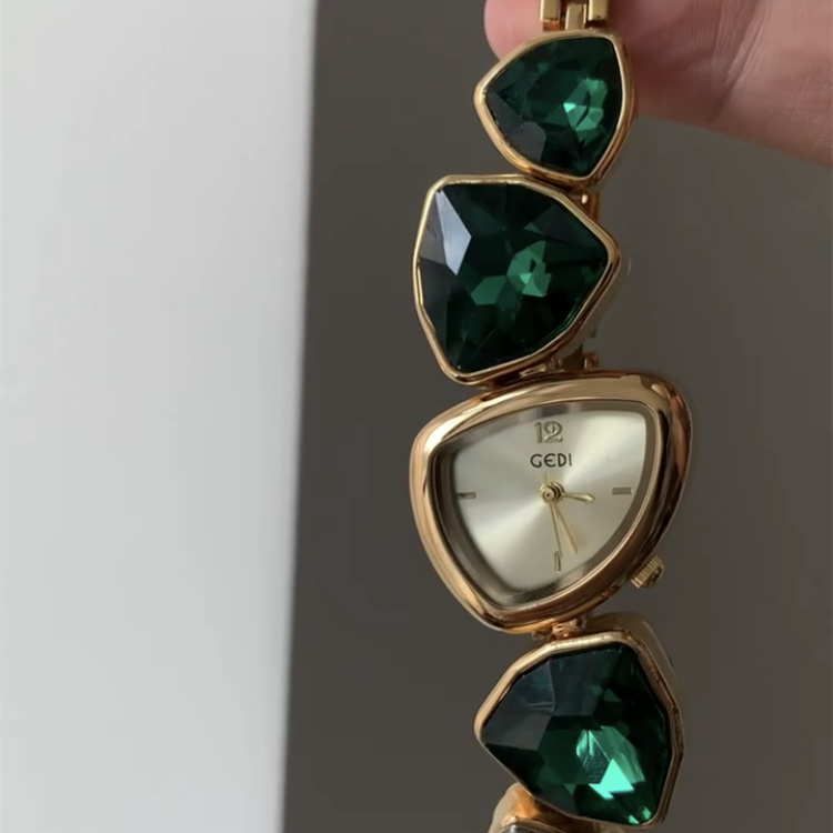Vintage Black/Green Irregular Face Bracelet Watch