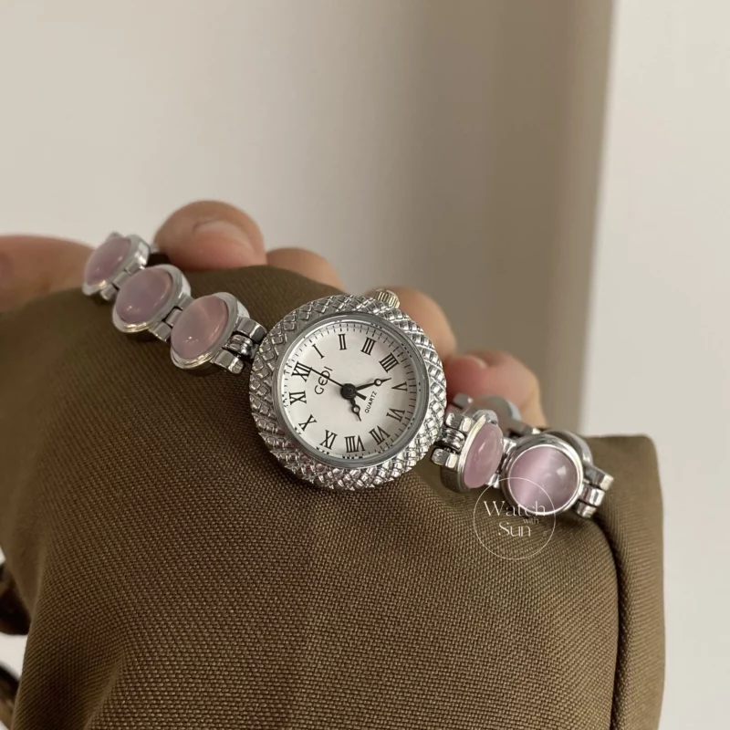 Vintage Round Blue/Purple Cat's Eye Bracelet Watch