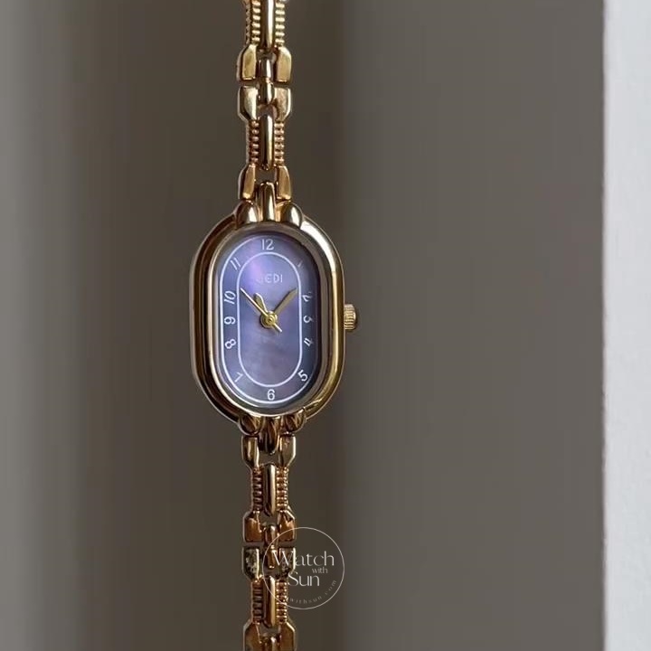 Vintage Gold/Silver Round Face Wristwatch for Women