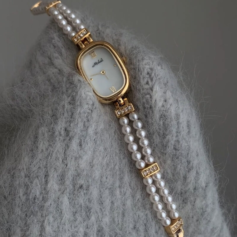 Dainty Style Oval Pearl Chain Ladies Watch