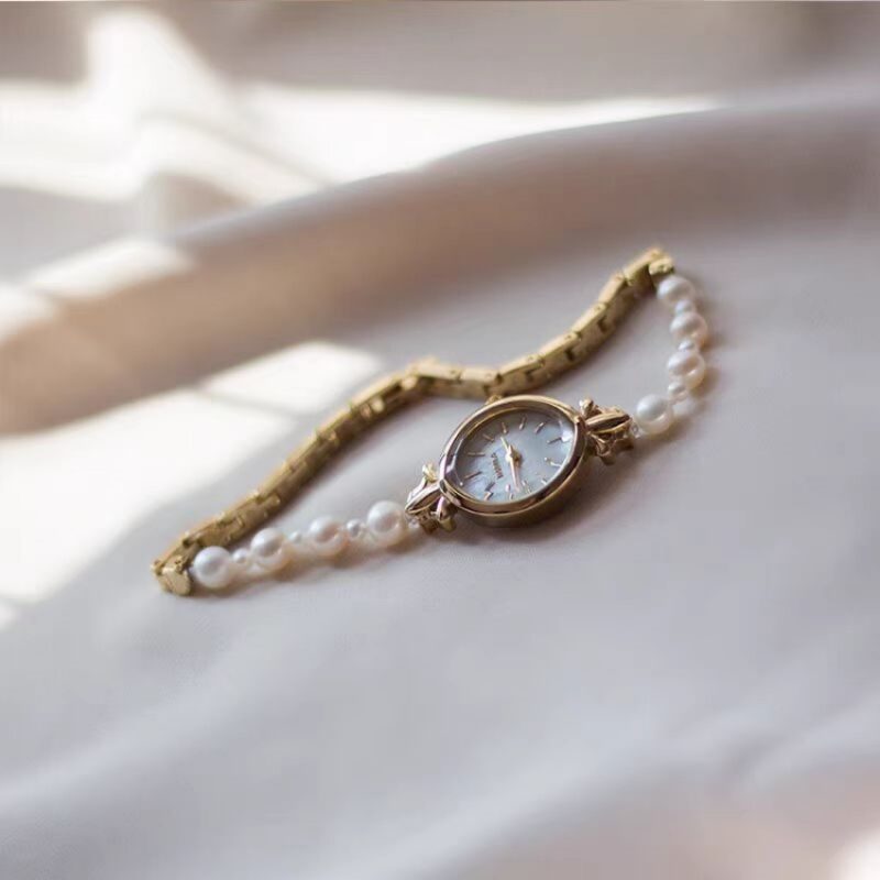 Vintage Style Round Face Pearl Chain Women's Watch