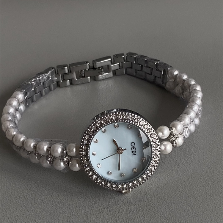 Elegant Pearl Chain Women's Watch | Perfect Blend of Style and Sophistication