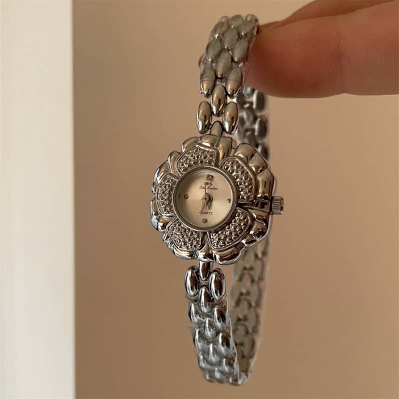 Vintage Style Gold Round Stainless Steel Bracelet Watch