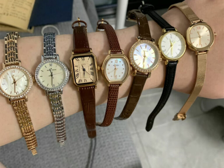 Women's watch display picture