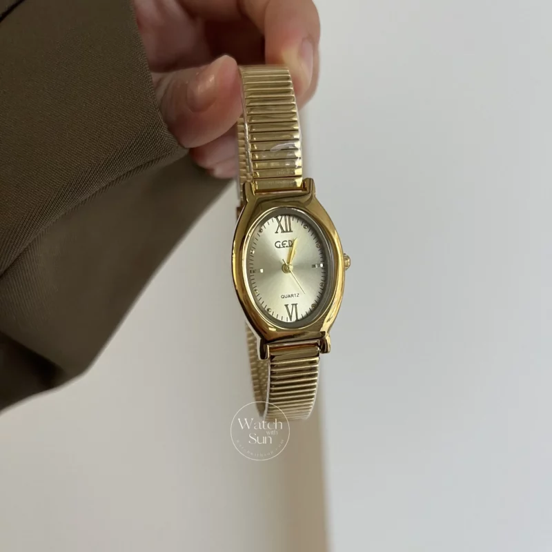 Chic Style Gold Emerald Green Oval Bracelet Ladies Watch