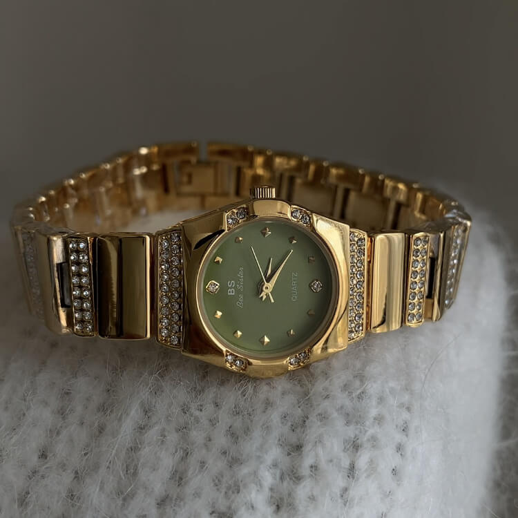 Vintage Style Green Round Face Ladies Wristwatch