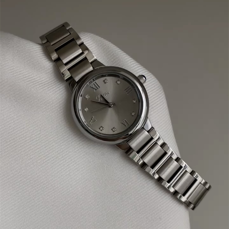 Chic Round Face Silver Chain Watch for Women