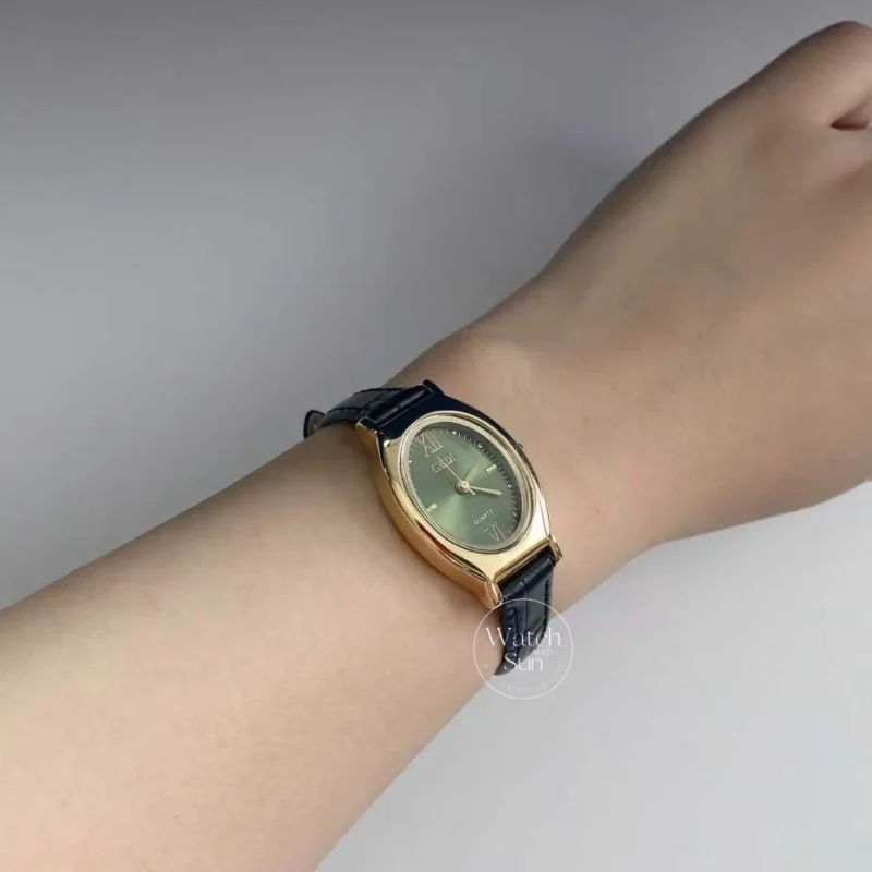 Vintage Green Oval Face Leather Watch for Women  display picture 1