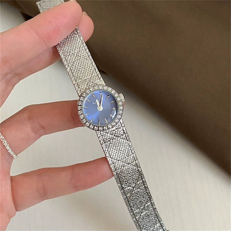 Round Face Silver Blue Bracelet Watch