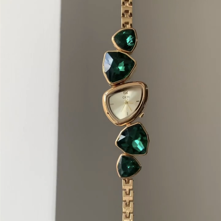 Vintage Black/Green Irregular Face Bracelet Watch