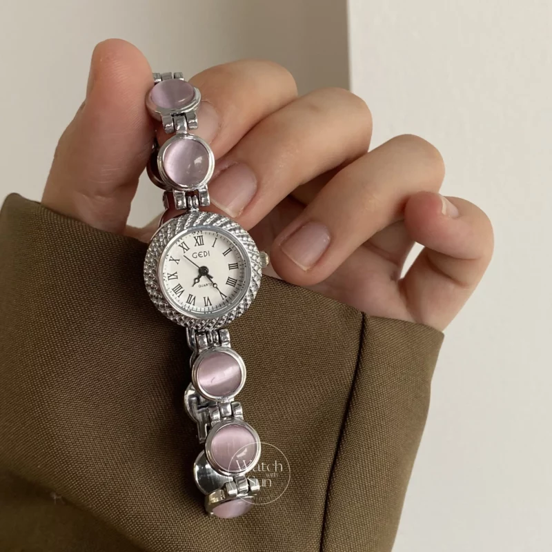 Vintage Round Blue/Purple Cat's Eye Bracelet Watch