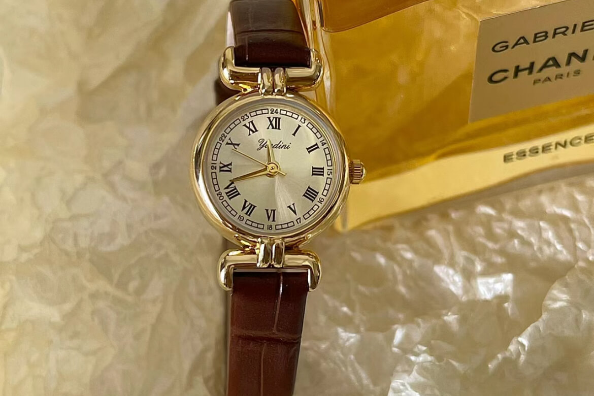Vintage Style White Round Face Geniune Leather Ladies Watch