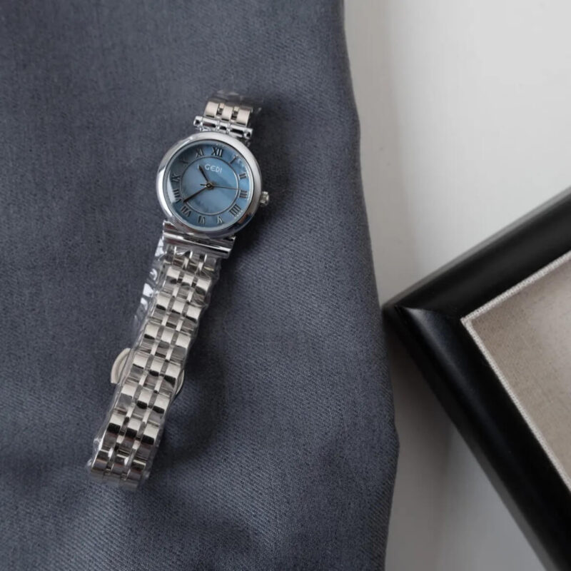 Chic Blue Mother of Pearl Round Face Watch