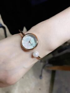 Chic Style White Round Mother of Pearl Bracelet Watch