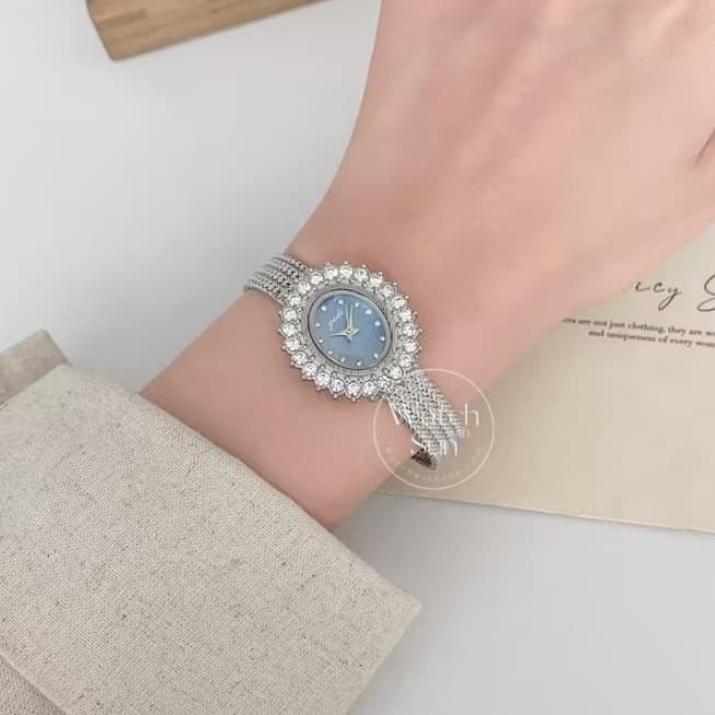 Vintage Style Silver-Blue Oval Face Bracelet Watch