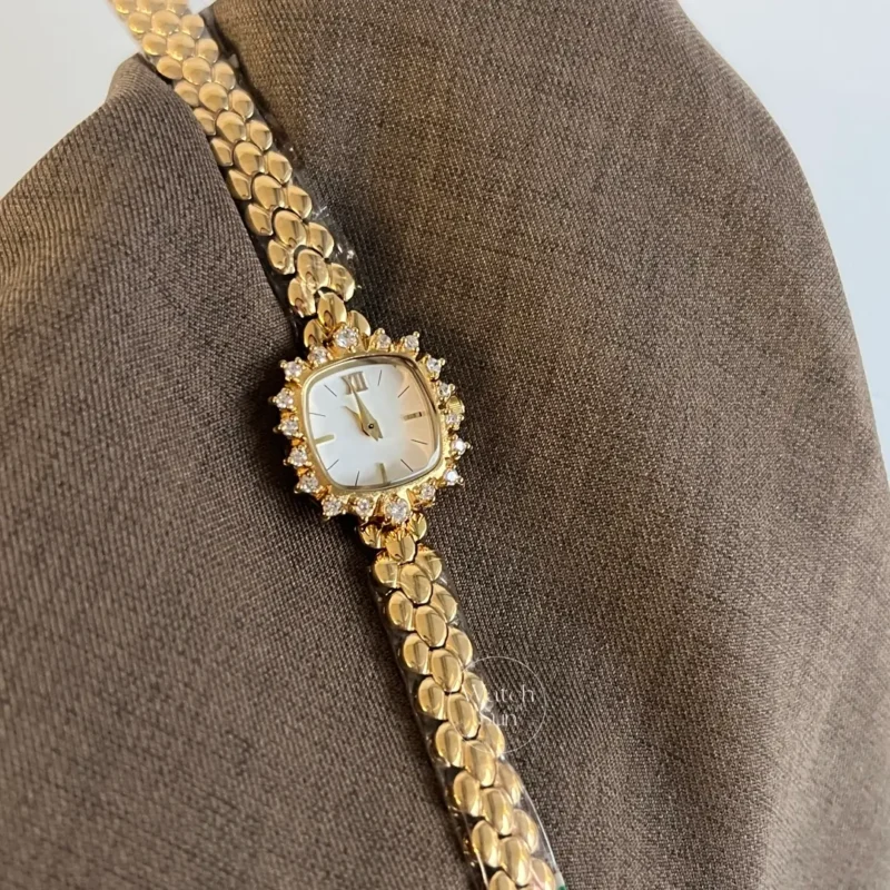 Vintage-Inspired Square Face Gold Bracelet Zirconia Watch  display picture 1
