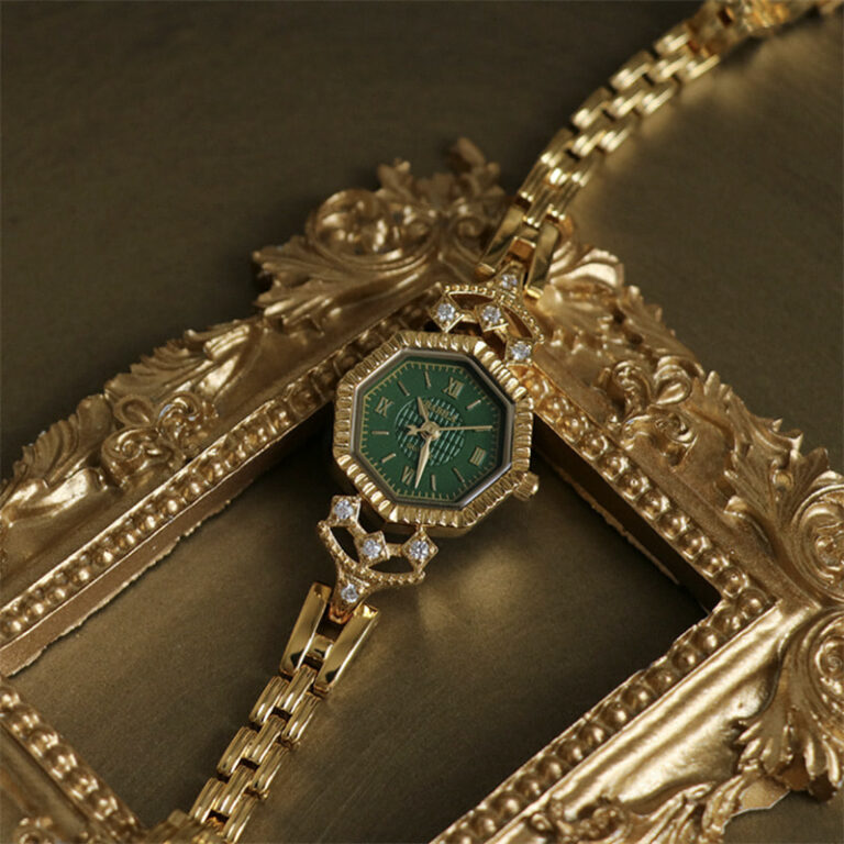 Vintage Style Emerald Green Bracelet Ladies Watch