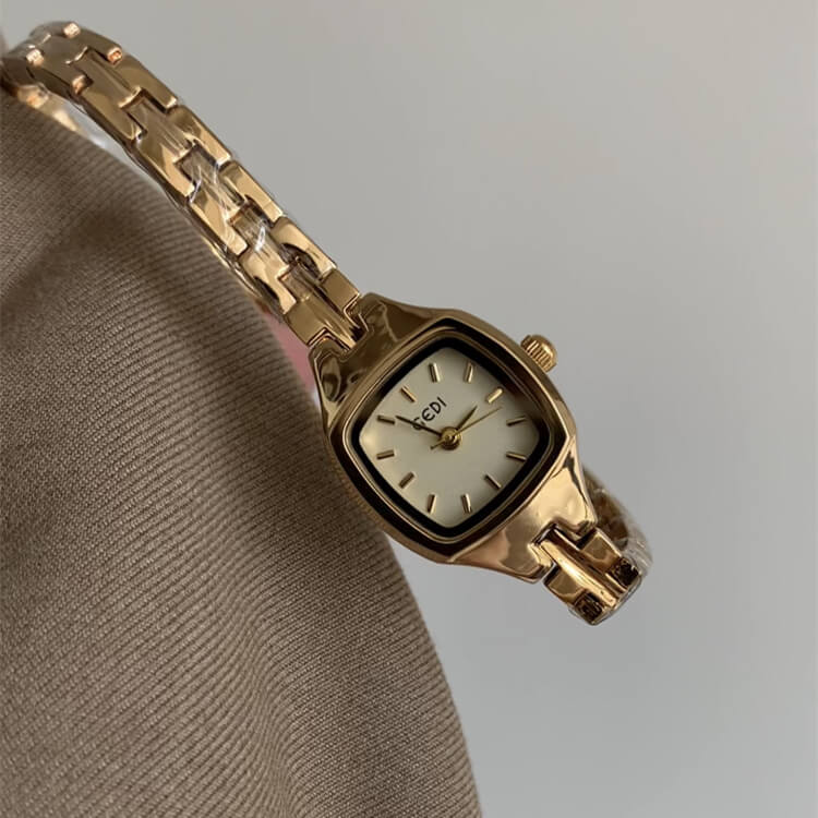 Minimalist Style Gold Round Face Chain Watch