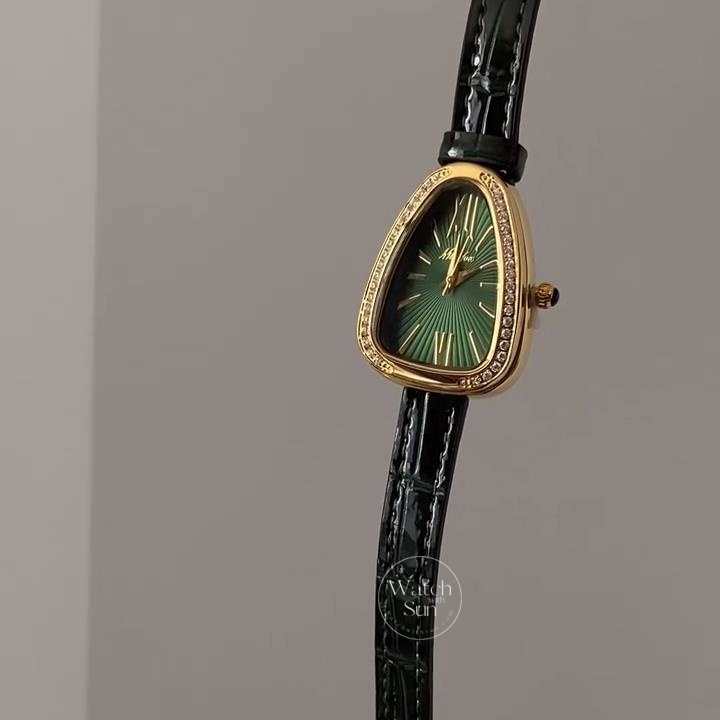 Vintage Green Face Snake Head Shape Leather Watch