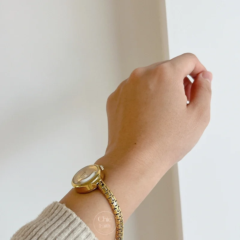 Chic Gold Round Face Ladies Watch Dainty Thin Bracelet Watch 