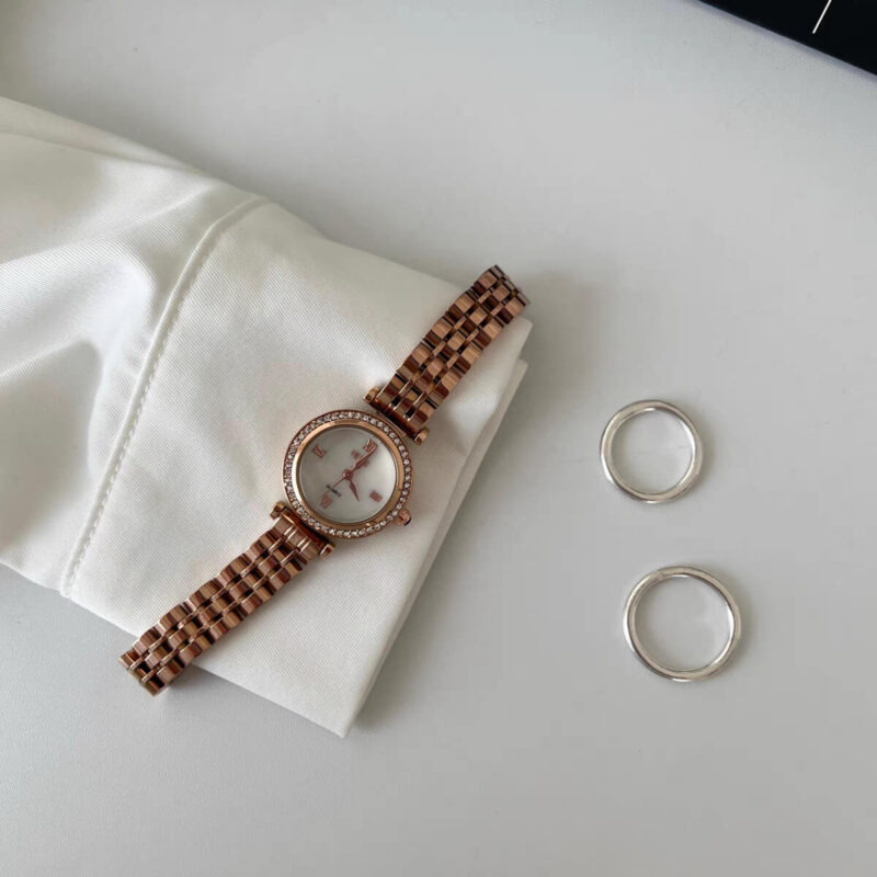 Chic Blue Mother of Pearl Round Face Watch