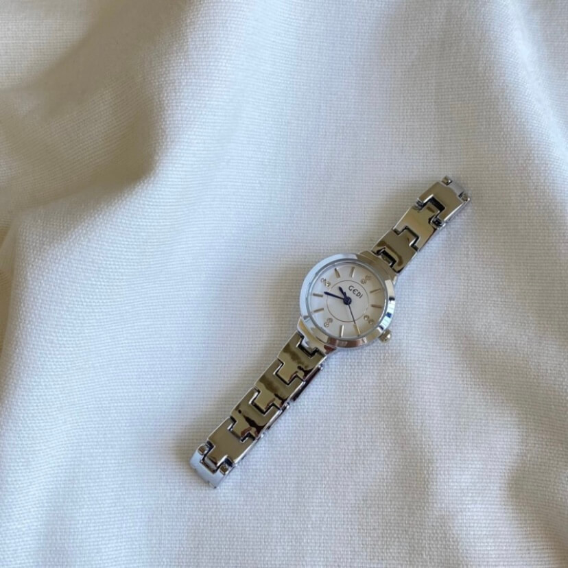 vintage round watch