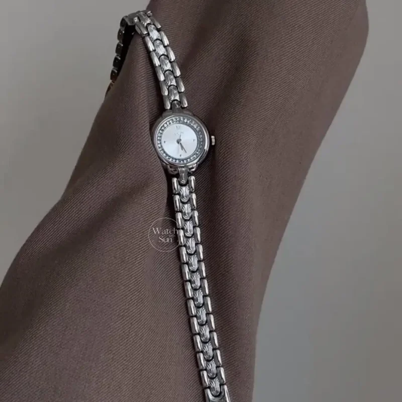 Dainty Silver Metal Watch for Women Blue/Silver Round Dial Petite Vintage Female Watch