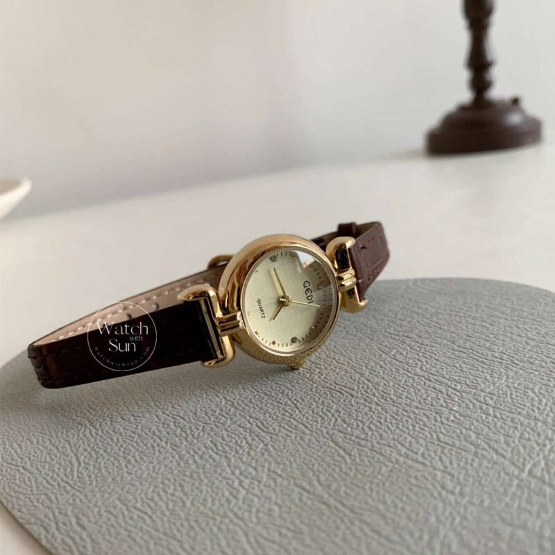 Vintage Style White Round Face Geniune Leather Ladies Watch