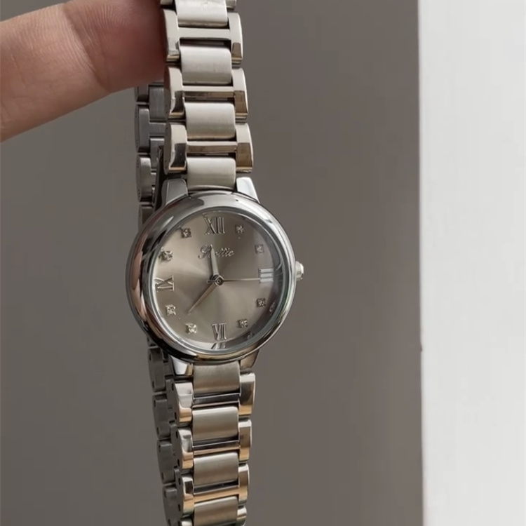 Chic Round Face Silver Chain Watch for Women