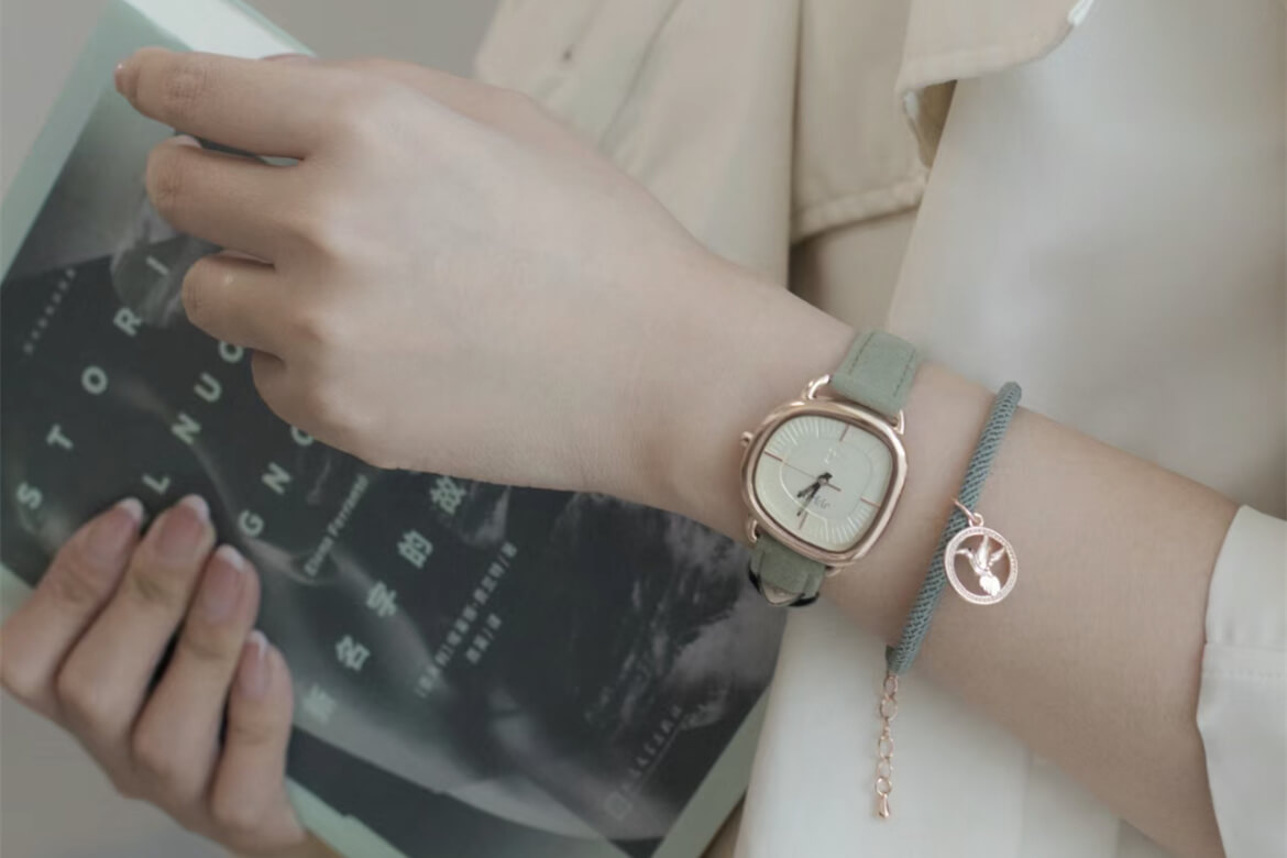 Women's leather watch