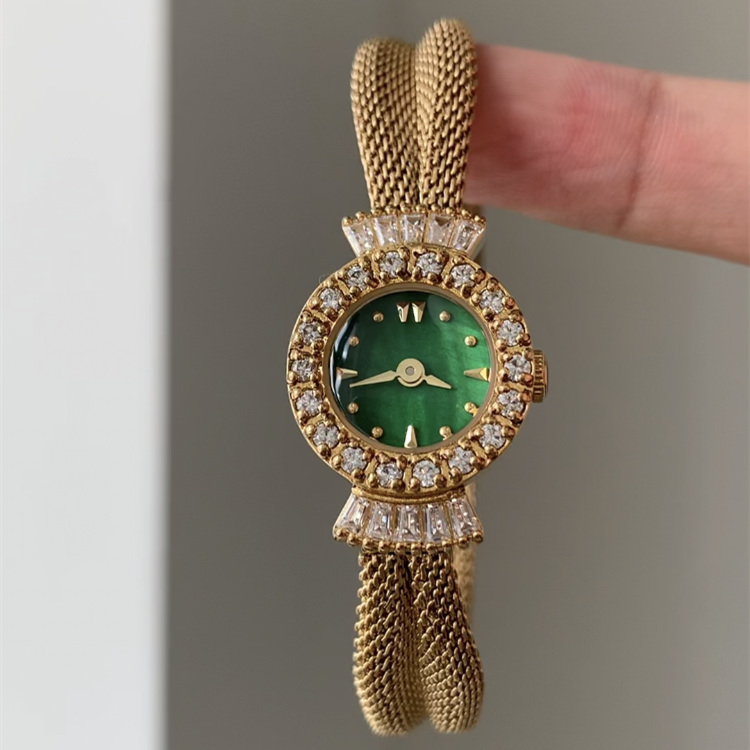 Chic Gold-Emerald Round Stainless Steel Watch