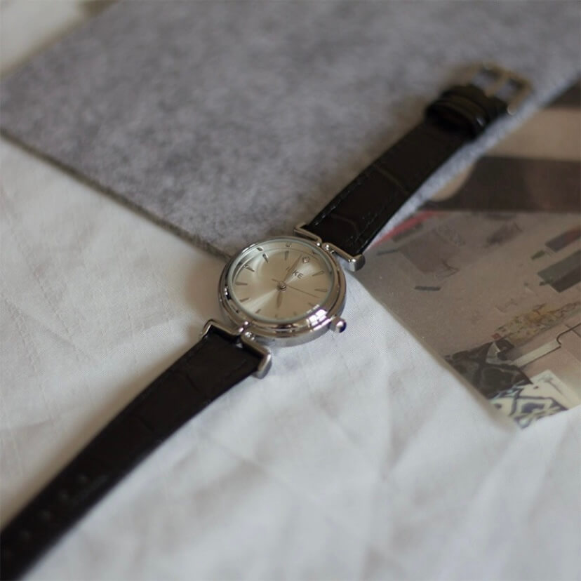 vintage round watch