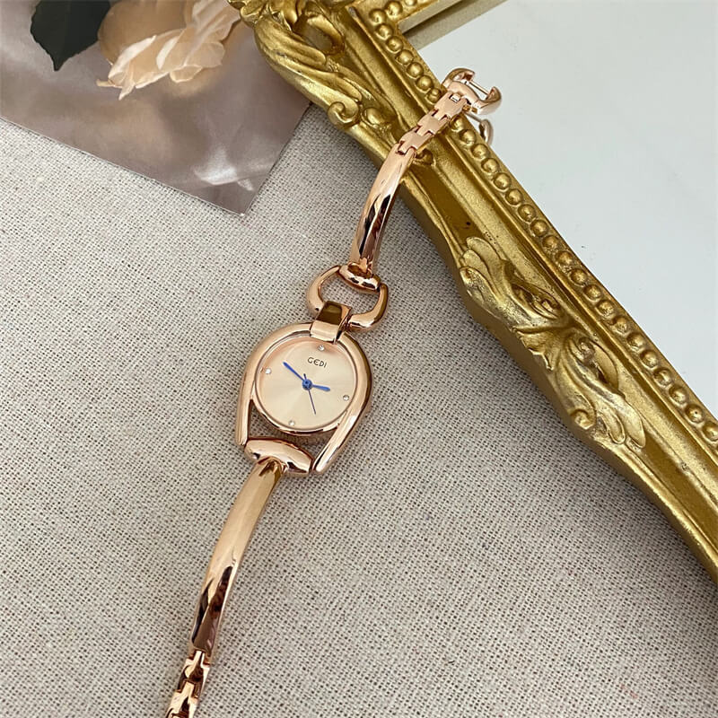 Classic Golden Round Women’s Bracelet Watch