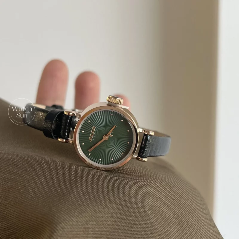 Vintage Style Green Round Face Leather Watch