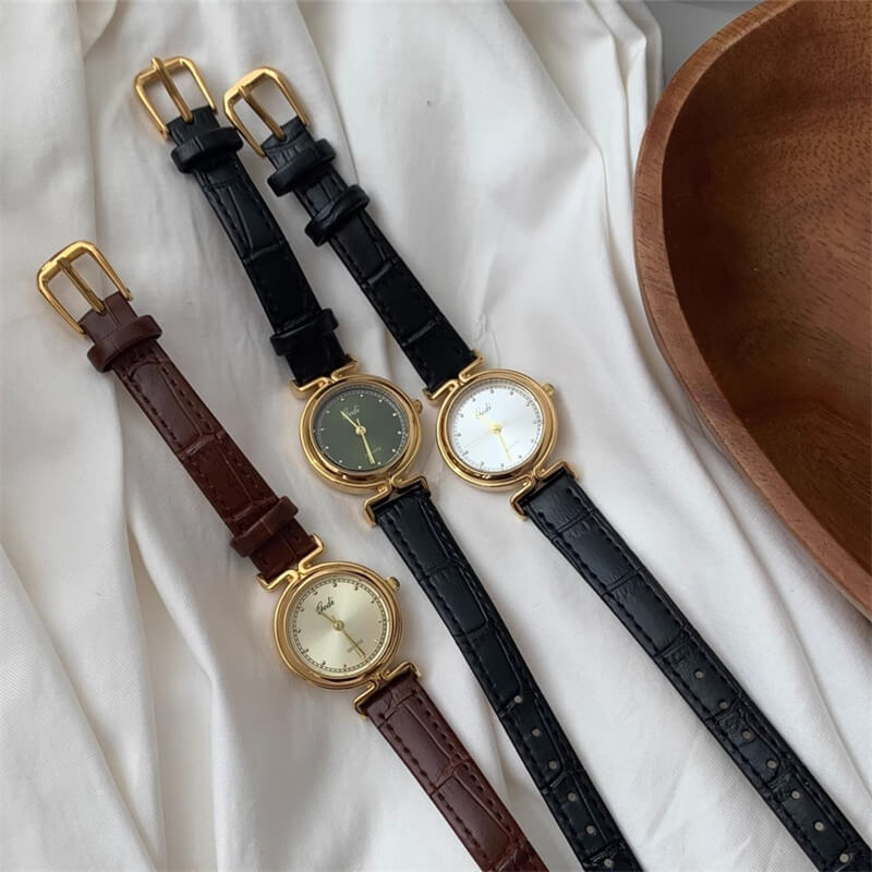 Retro Gold Dial Round Watch