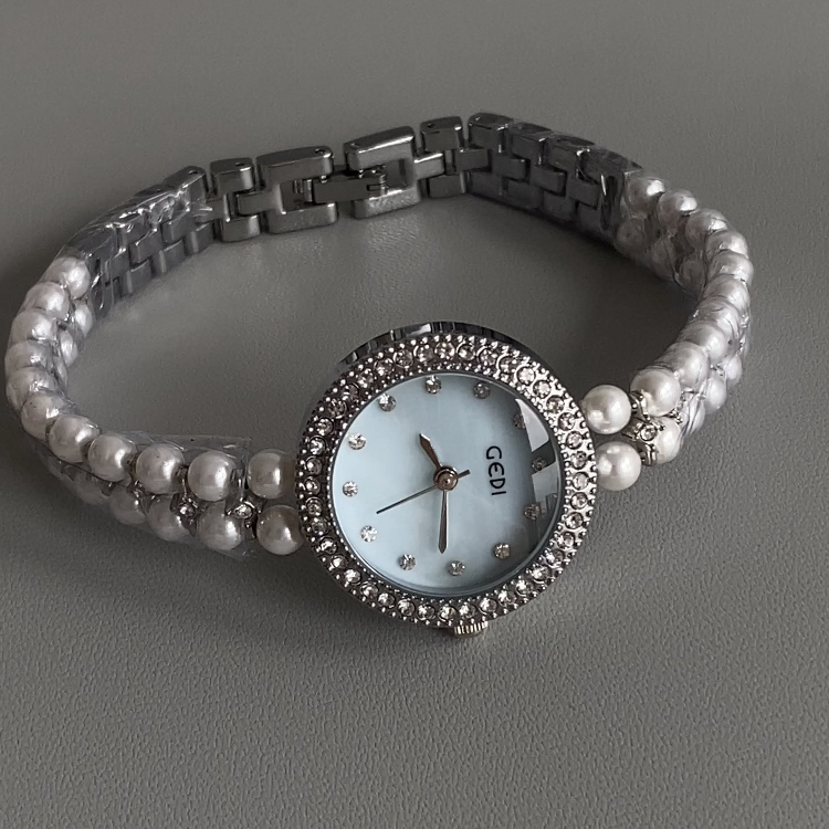 Elegant Pearl Chain Women's Watch | Perfect Blend of Style and Sophistication