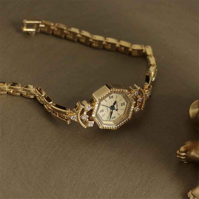 Vintage Style Emerald Green Bracelet Ladies Watch