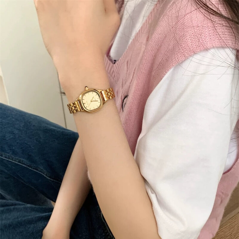 Vintage Style Round Face Golden Bracelet Watch