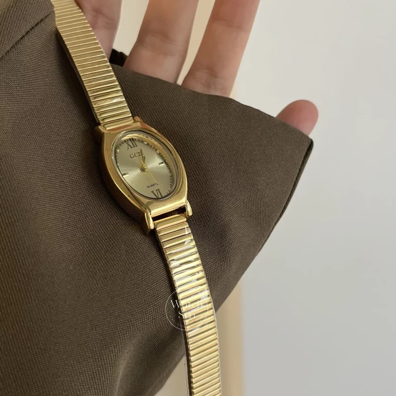 Chic Style Gold Emerald Green Oval Bracelet Ladies Watch