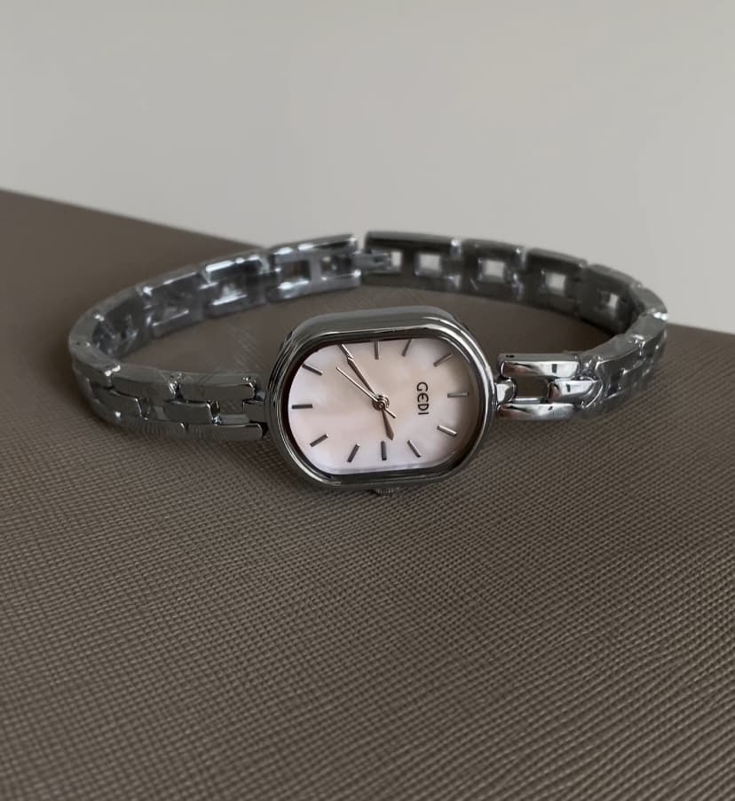 Chic Oval Mother-of-Pearl Dial Stainless Steel Strap Watch