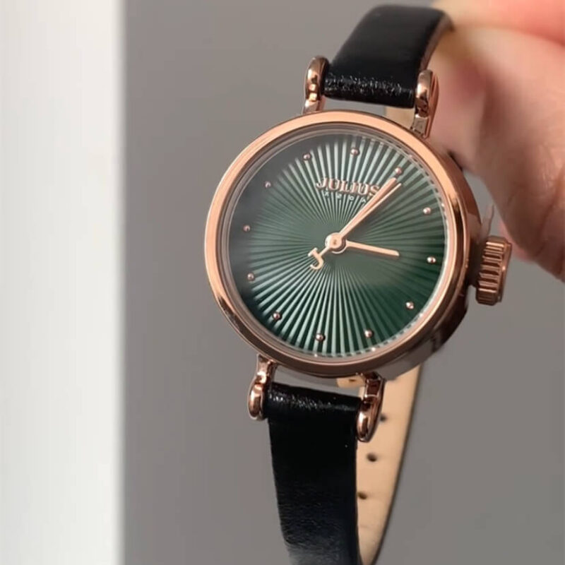 Vintage Style Green Round Face Leather Watch
