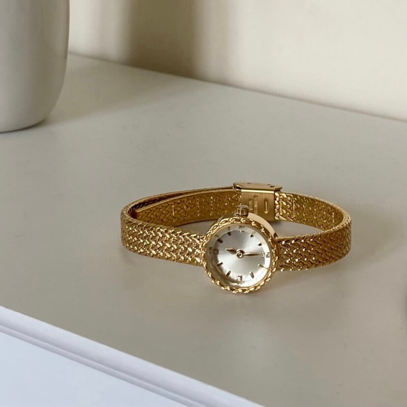 vintage round watch